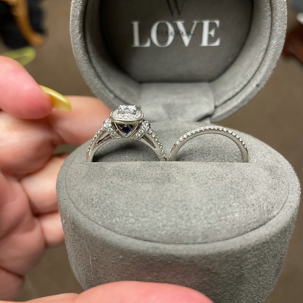 Vera want engagement ring set
